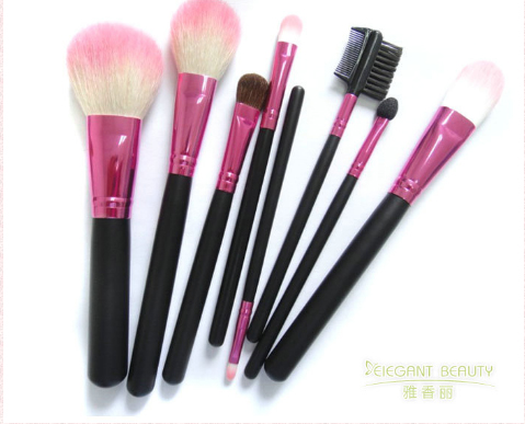 不同類型的粉底刷都有哪些使用方法呢？