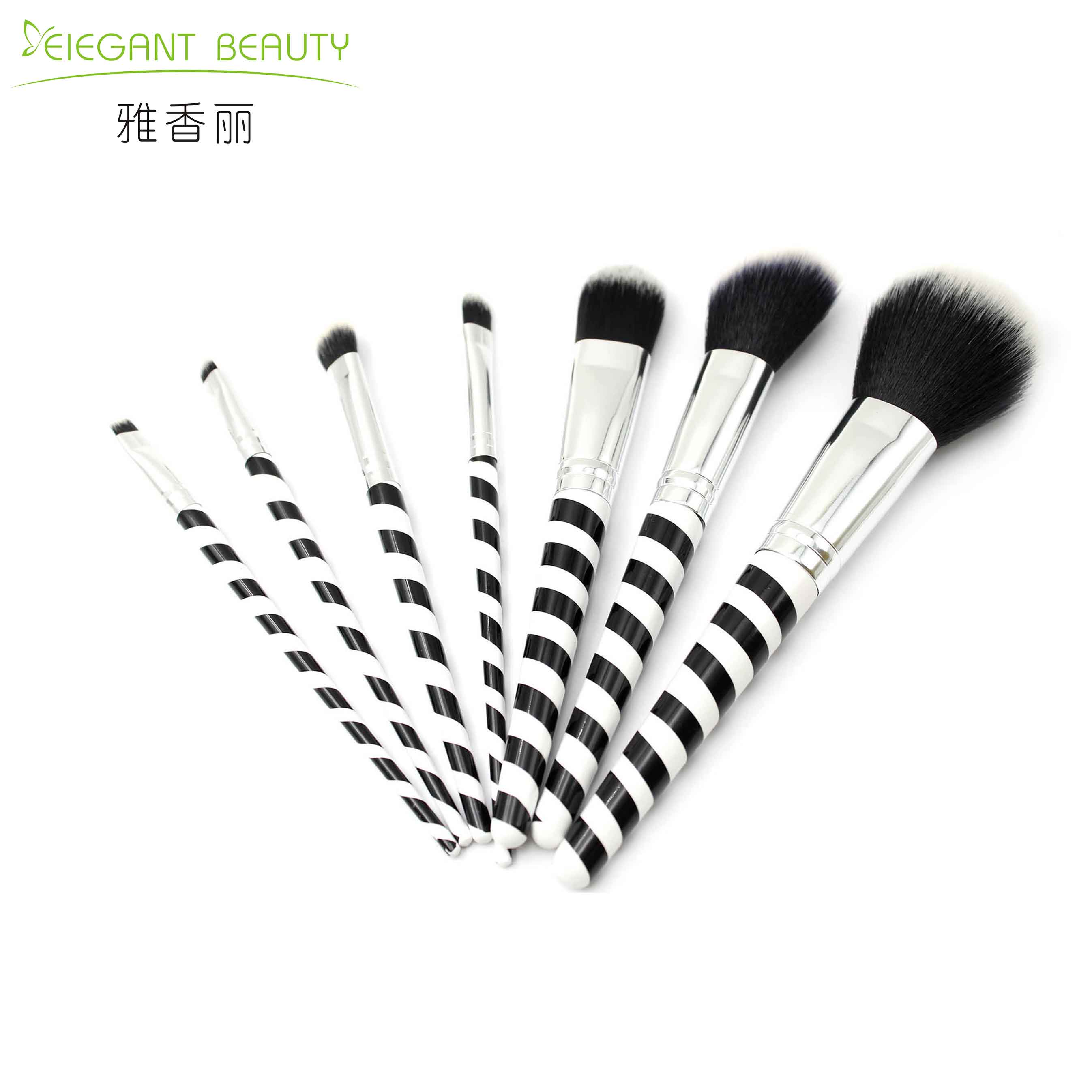 清理化妝刷上彩妝殘留的正確方法,你知道嗎?