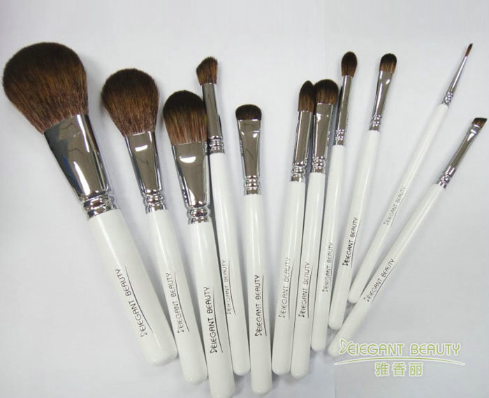 定制化妝刷套裝時，如何確定刷子的數量和種類？