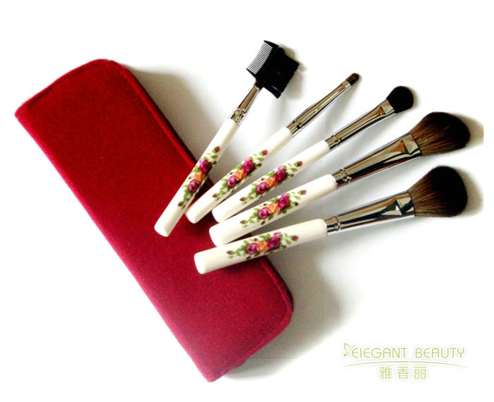 化妝刷選購指南：材質、形狀與品牌的科學選擇